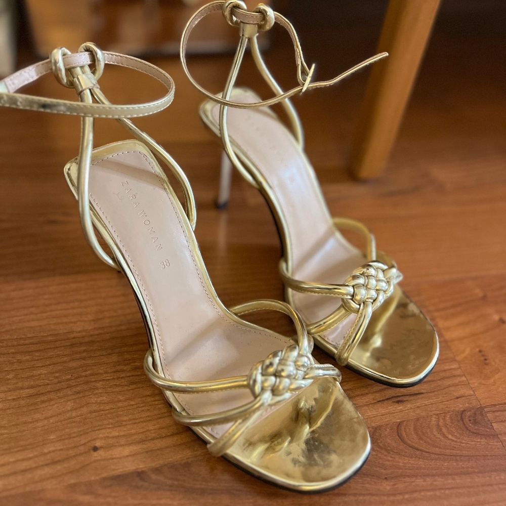 NWOT Zara Gold Heels